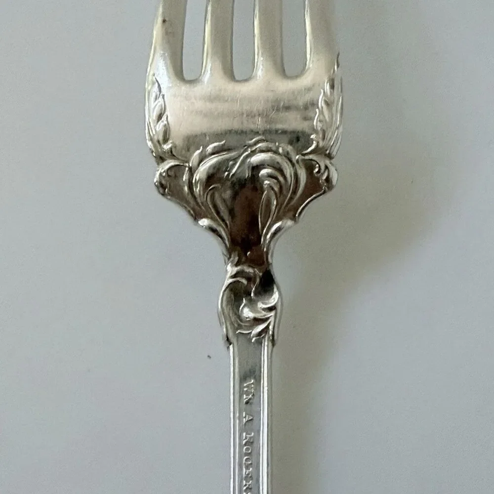2pc Oneida Hanover Dinner Forks 7 3/8”Silverplate 1901 Wm A Rogers A1 Mono “M”